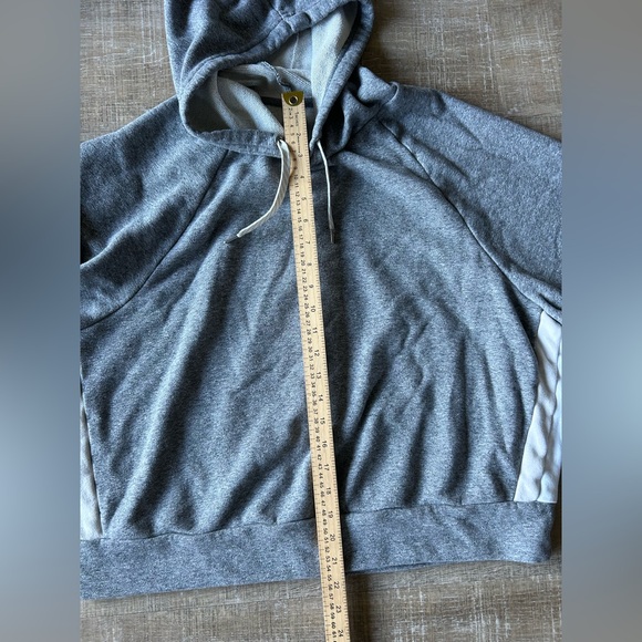 Vuori boxy gray hoodie women’s L white beige side stripes drawstring + pull tag - Picture 10 of 13
